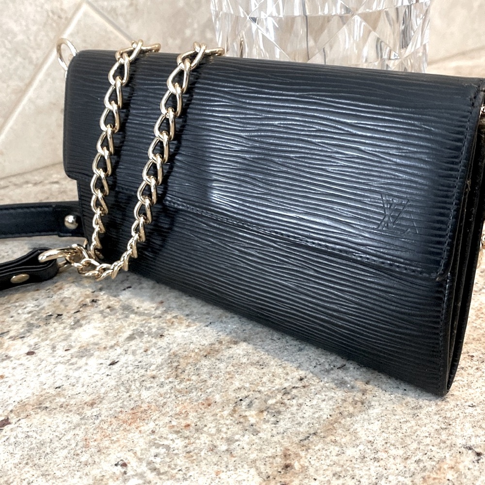 Louis Vuitton Black EPI Leather Sarah Wallet -Authenticated